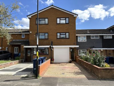 BANNISTER CLOSE, GREENFORD, MIDDLESEX,